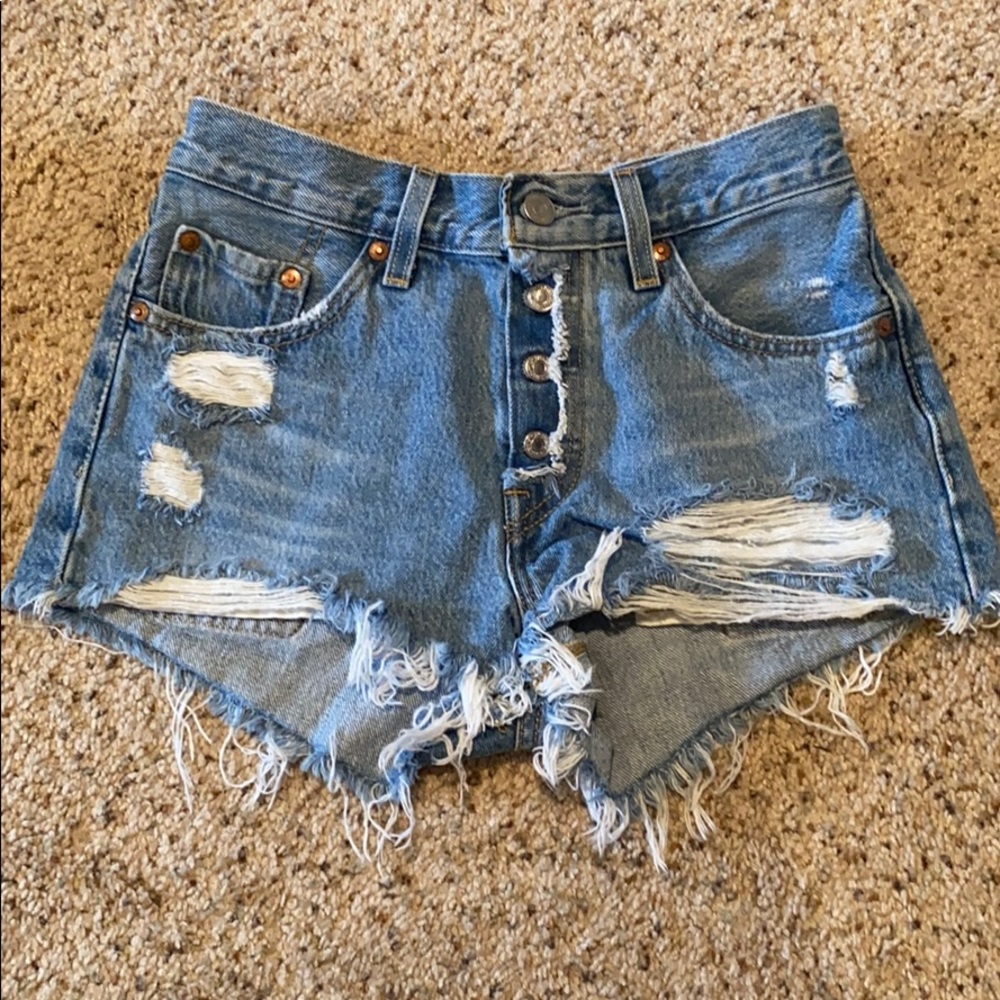 NWOT Levi’s 501 short denim shorts